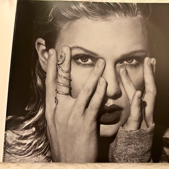 Taylor Swift Limited Edition Reputation Vinyl - Picture 5 of 13